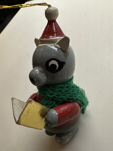 1979 Dakin Raccoon Caroler Christmas Ornament + Music, Red Hat/Coat, Green Scarf - Picture 3 of 7