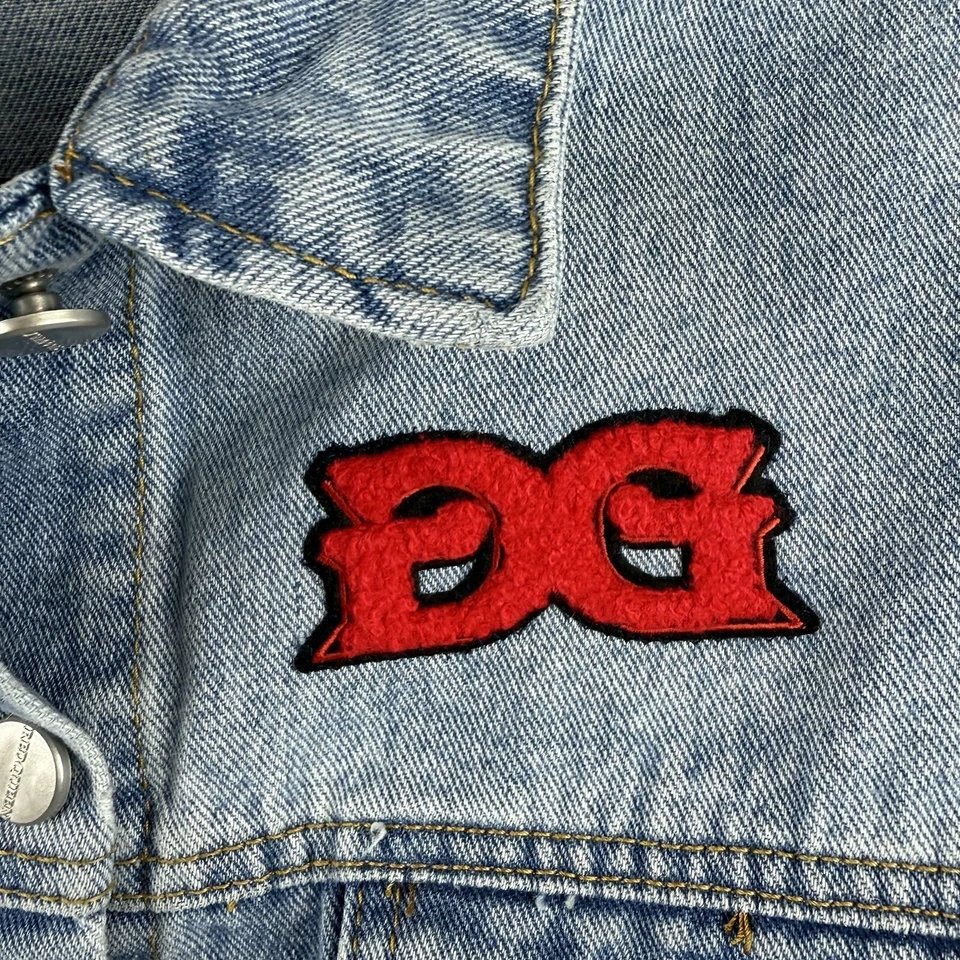 Chaqueta de mezclilla recortada para mujer talla pequeña diseñador Guilty Genius pintada bordada Foto 3 de 4