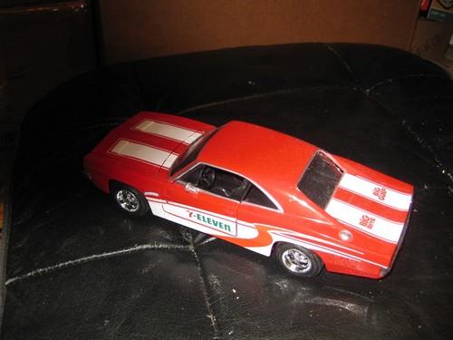 Dodge Charger R/T 1969 di ERTL in scala 1/24 7-11 Gulp/Big Bite/Slurpee - Foto 1 di 5