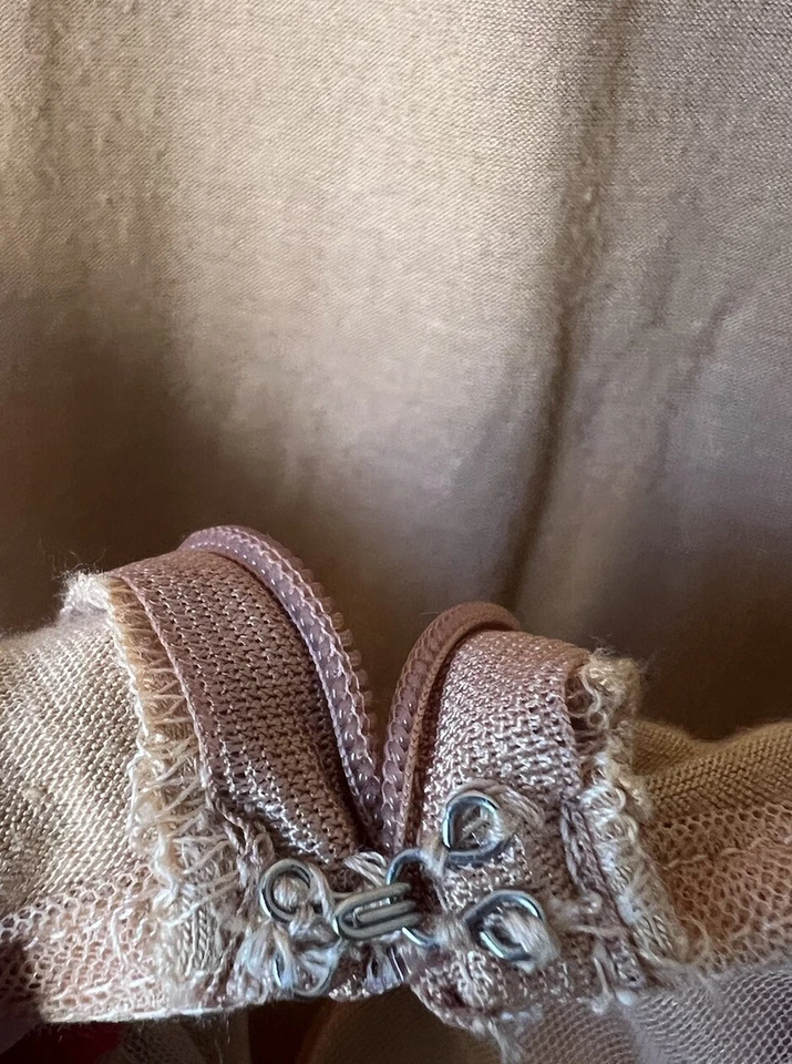 Ark & Co Open Back Red Cocktail Dress. Mesh With Floral Detailing Size Medium - Image 4 of 4