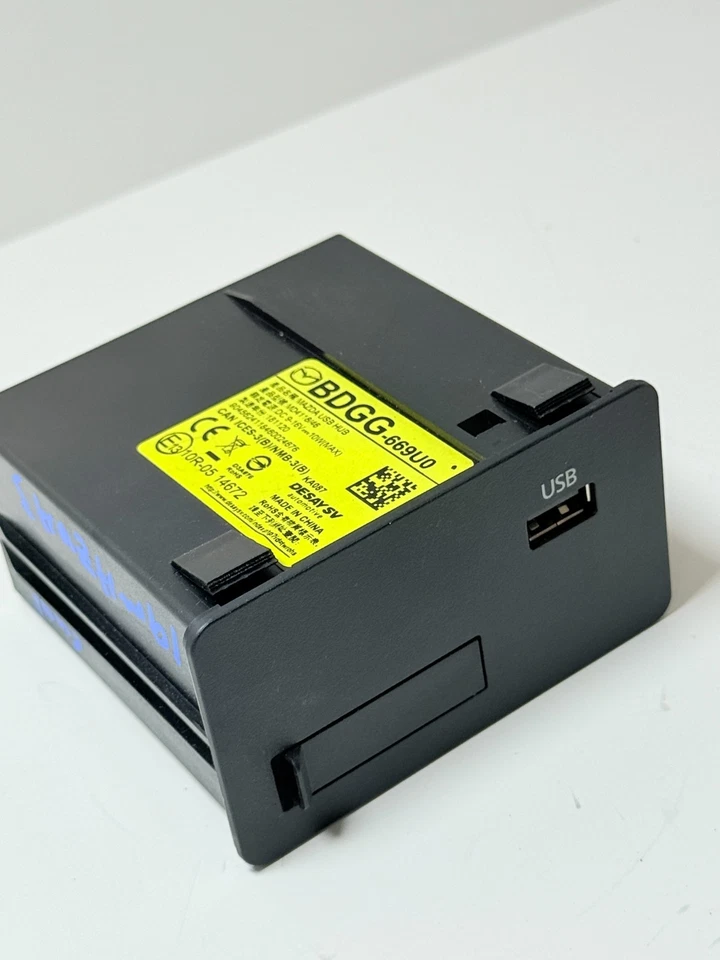2019 MAZDA 3 CENTER CONSOLE USB AUXILIARY JACK ADAPTER PORT HUB | OEM BDGG-669U0 - Image 2 of 4
