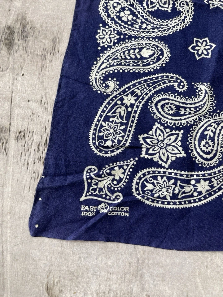 Bandana Elefante Baúl Paisley Vintage Años 40 Color Rápido Azul Hecho en EE. UU. Foto 2 de 4