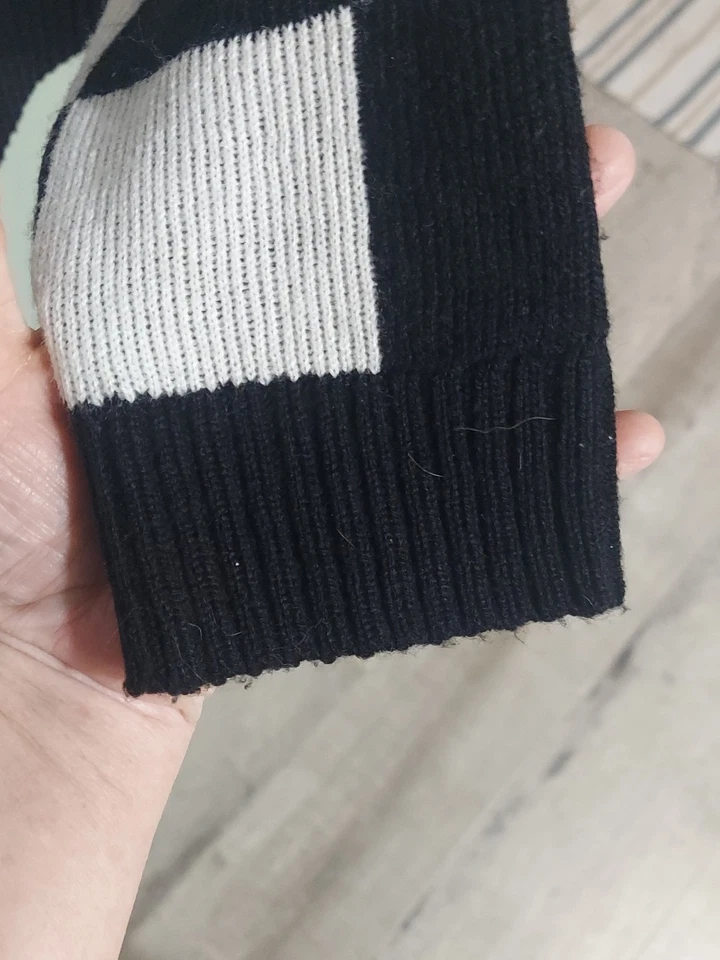 Girls Size 10-12 Pullover Long Sleeve Knit Sweater Black And White Checkered New - Image 4 of 4