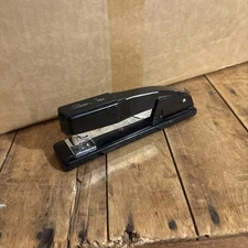 Swingline stapler model 444 /94-02 Black w/ Full Bottom functions well