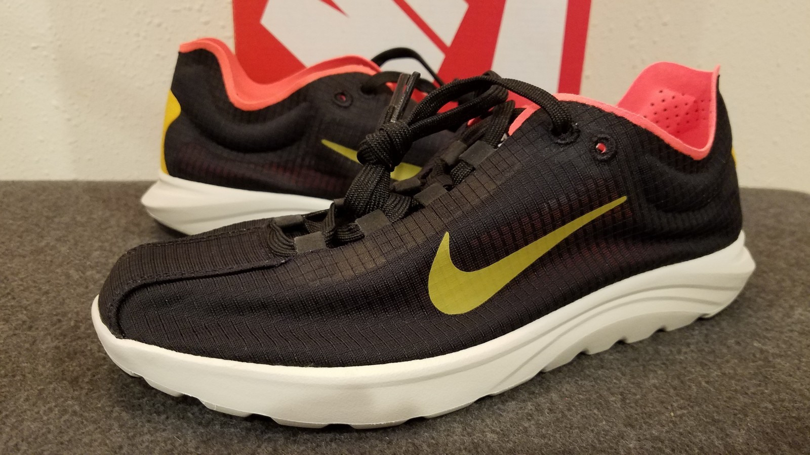 Nike Mujeres Lite si Talla 9 881196 001 Negro/Oro Dart | eBay