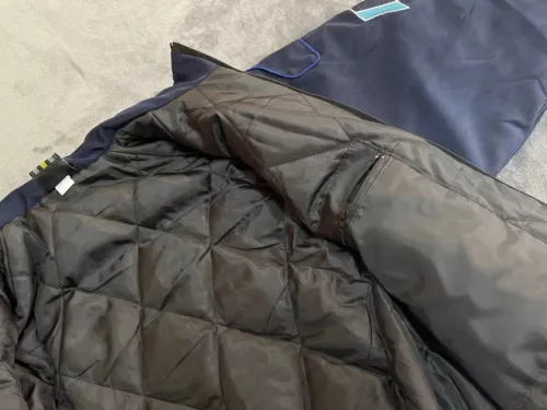 CHAQUETA DE CARRERAS VINTAGE PARA ADULTOS F-1 2025, CHAQUETA BMW AZUL MARINO BORDADO ALGODÓN ACOLCHADO - Imagen 9 de 16