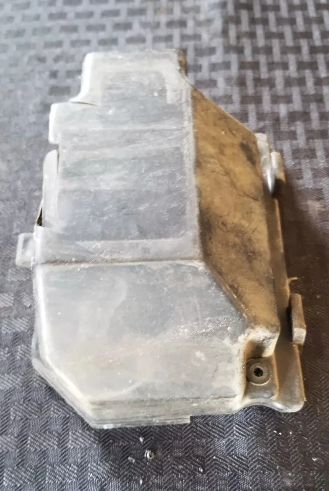 Cubierta del panel de fusibles Kawasaki GPZ750 1984 ♻️ Foto 2 de 4