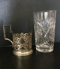 Superbe porte verre russe argenté avec verre cristal.  