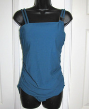 NWOT Women s One Piece Swimsuit Ruched sides Classic Bathing Suit M/L