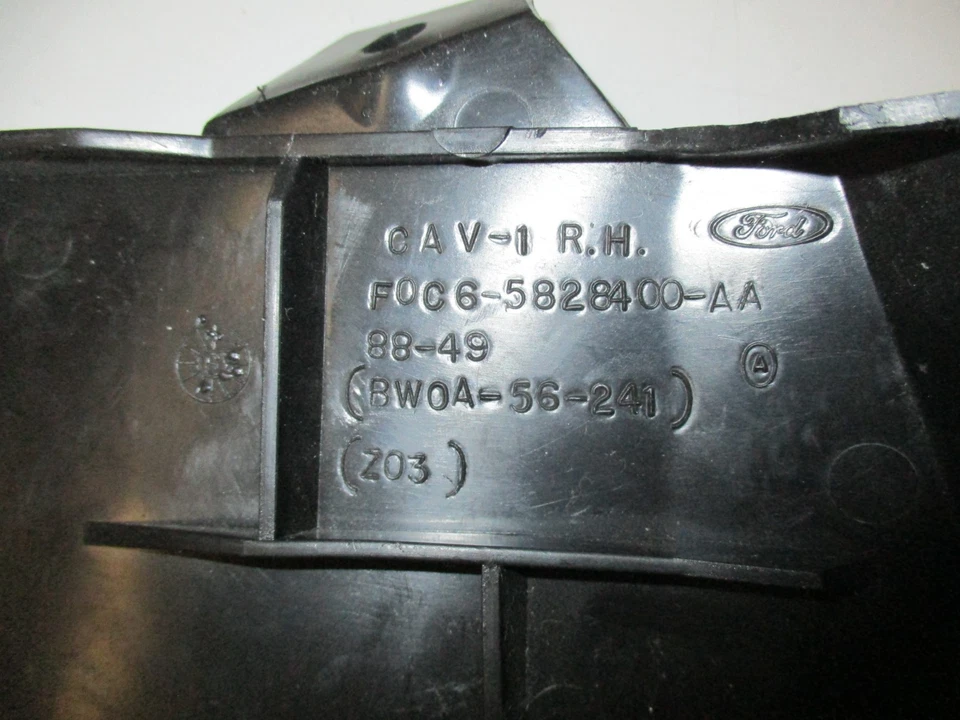 Ford OEM 1991/1994 ESCORT "SHIELD" SPLASH R.H. LADO PASAJERO F1CZ-16A550-A NOS Foto 4 de 4
