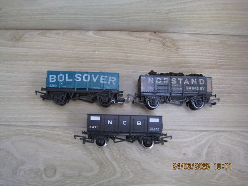 MODEL RAILWAY OO ( HORNBY ) 3 x MIXED COAL WAGONS with Loads Loose