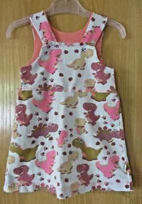 Handmade with Love; hellgrünes Kleid mit pink-gelben Dinos in Größe 86