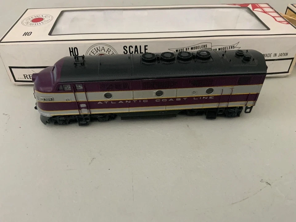 Tren unidades A & B HO KATO A C L 325 y 325B diésel década de 1990 ambos propulsados Foto 3 de 4