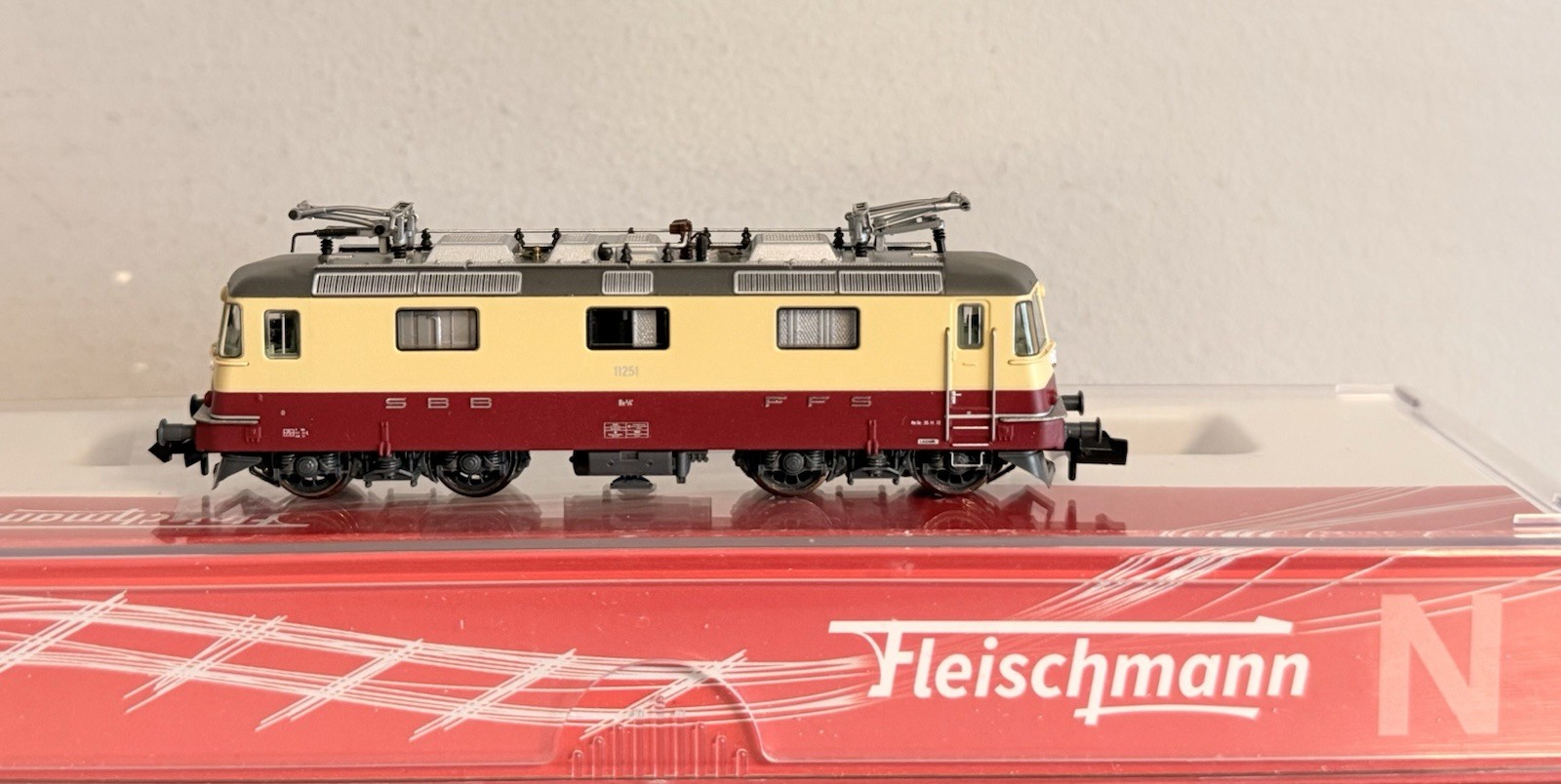Fleischmann 732400 N Gauge SBB Re4/4 II 11158 Electric Locomotive IV