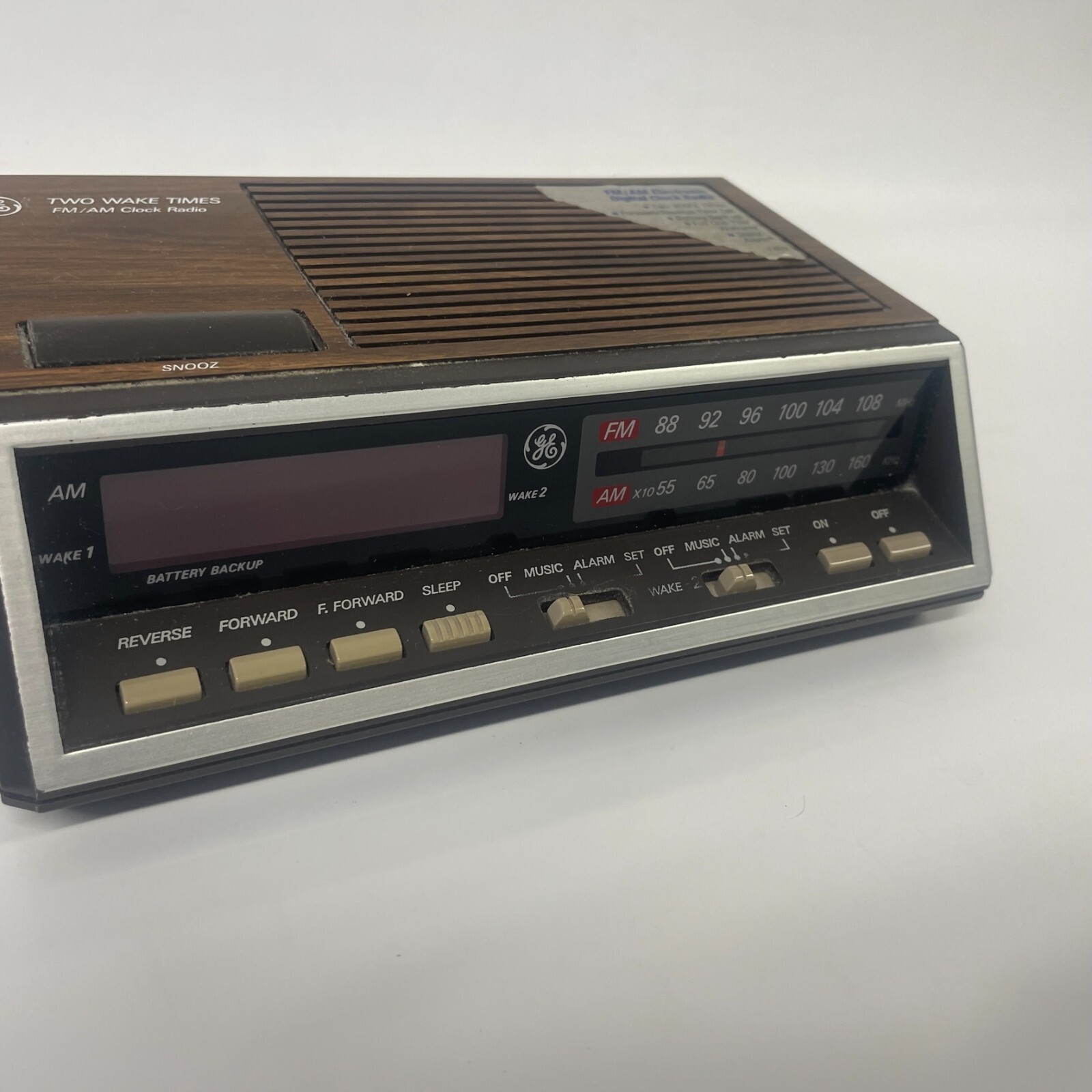 Vintage General Electric GE Model 74616B Two Wake Times FM/AM Alarm