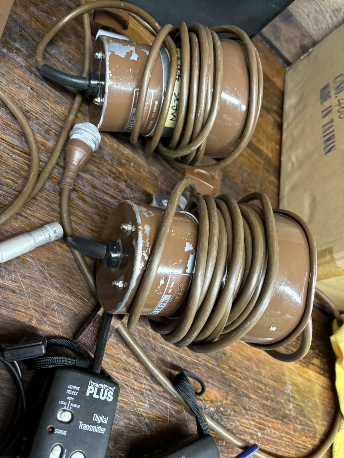 LOT Speedotron D402 power pack, 4 heads M11 & MW3R 2 PocketWizard case & case