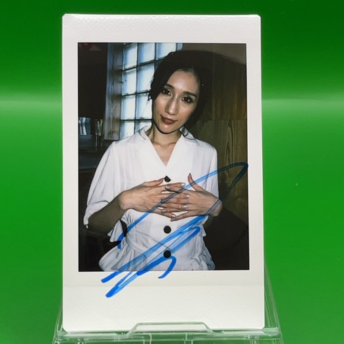 JULIA Polaroid carta Cheki firmata autografata carta fotografica TCG Giappone quasi nuova camera inattiva - Foto 2 di 17