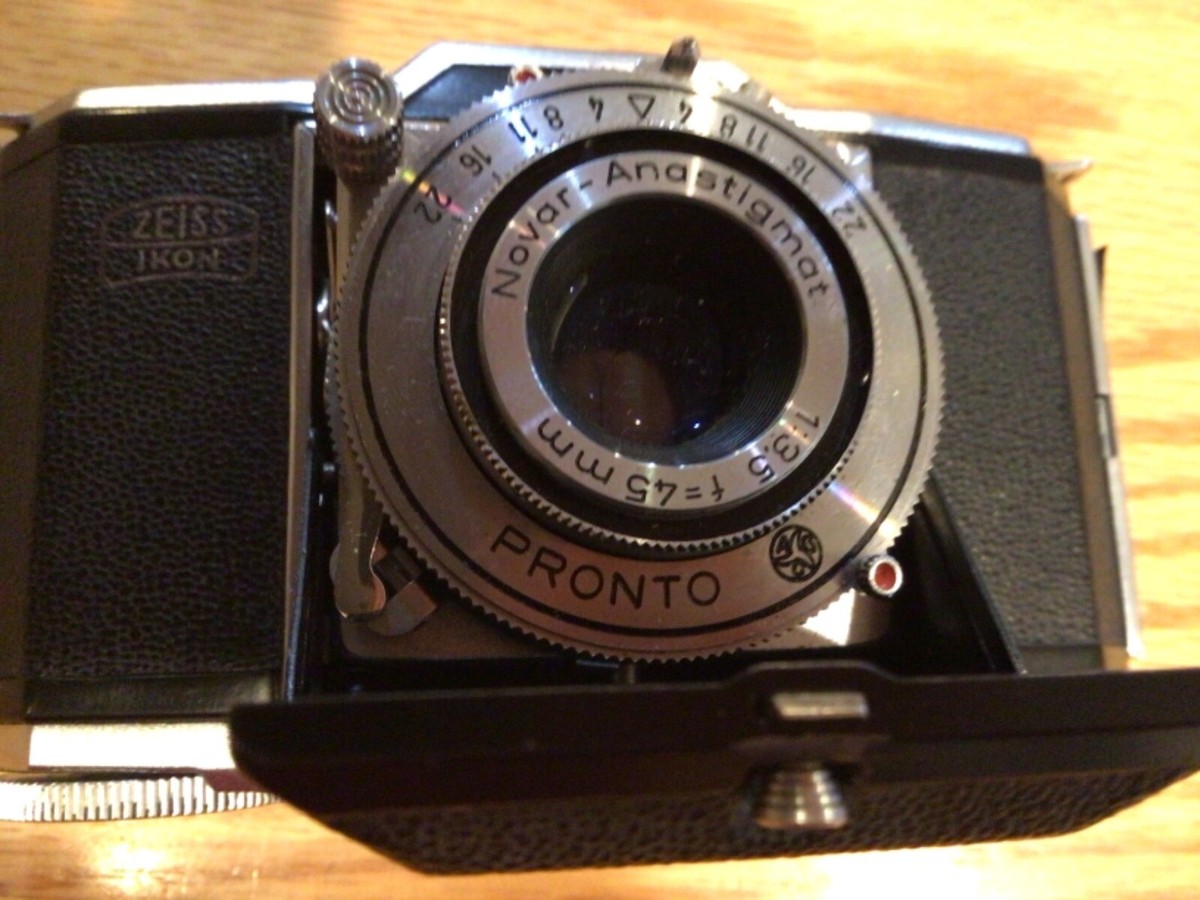 Vintage Zeiss Ikon Camera Pronto w/ Novar-Anastigmat 1:3.5 f=4.5cm