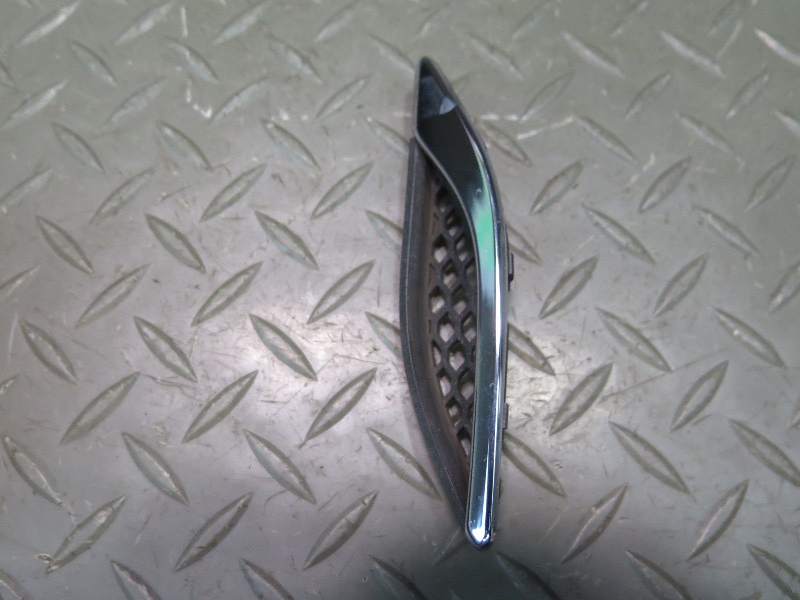 2014-2020 MASERATI GHIBLI M157 SQ4 FRONT RIGHT SIDE FENDER VENT GRILL TRIM SET