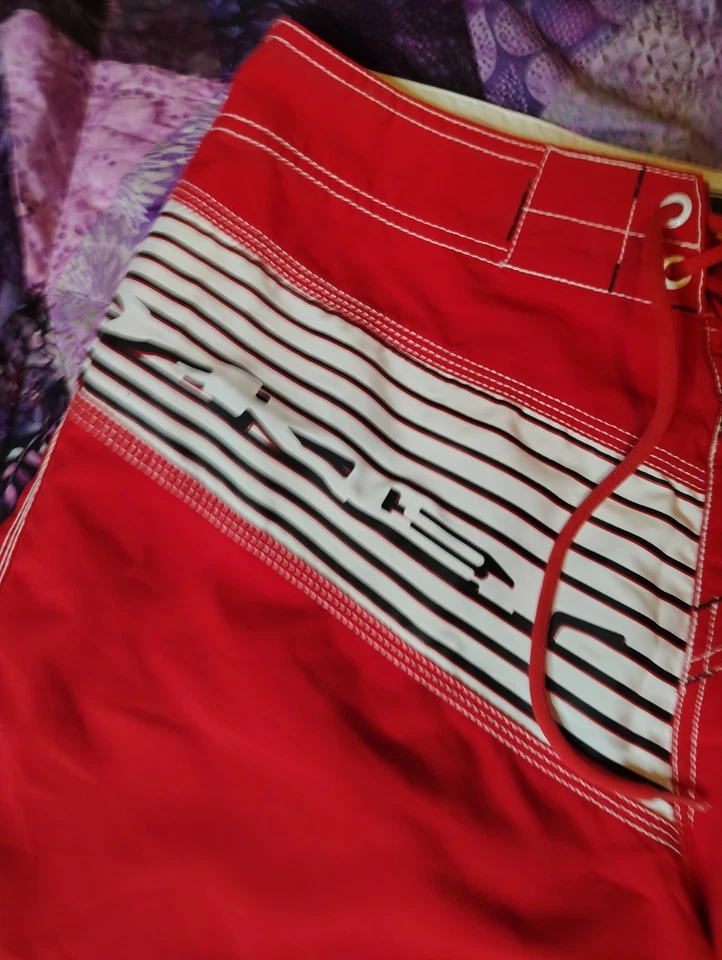 Pantalones Cortos De Colección Y2K Oakley Softline Para Hombre 32 Rojo Bañador Logo Surf Océano Foto 2 de 4