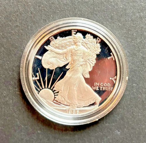 Liberty Walking Silver Dollar 1986 mint in case 1 OZ fine silver