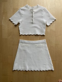 SANDRO SET. Strick. Weiß. Top und Rock. 34 (Deu)