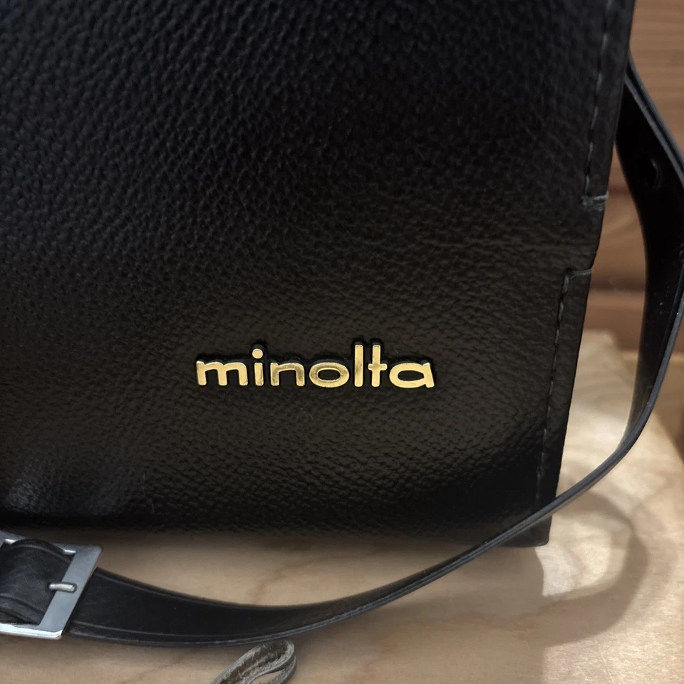 Estuche de cuero negro para cámara Minolta Japón vintage con correa y llave terciopelo rojo Foto 3 de 4