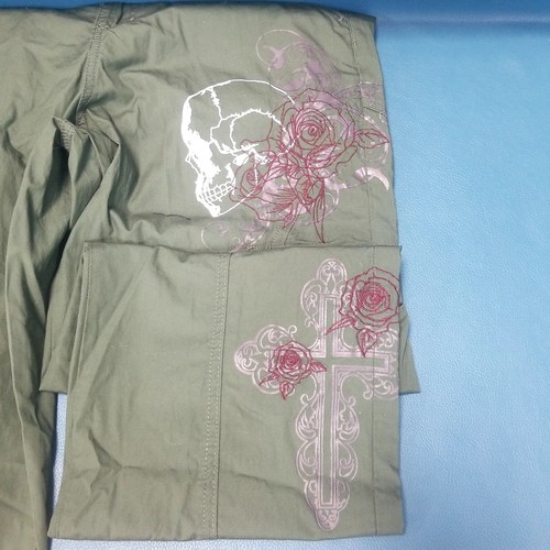 NWT Hot Topic Green Skull Roses Print Cargo Pants Low Rise Women's Sz 3 - Picture 3 of 9