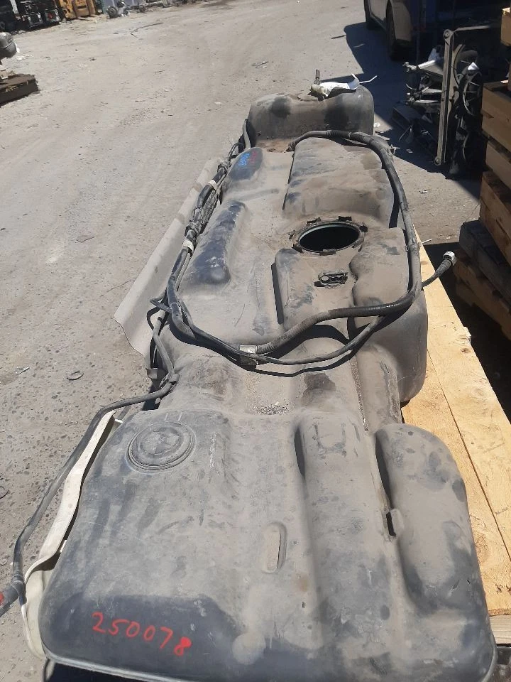 Cadillac Escalade 2009-2016 ESV tanque de combustible motor de 6,2 L 31 galones 22787882 Foto 4 de 4