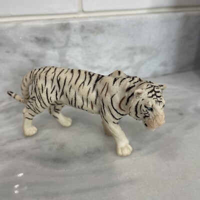 2006 Papo White Bengal Tiger. Nose Has Some Authentic Battle Wounds.