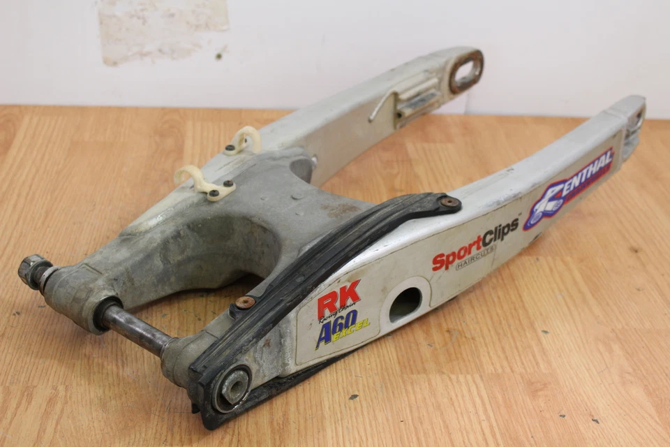 Yamaha YZ250F 2006 basculante/brazo trasero Foto 2 de 4