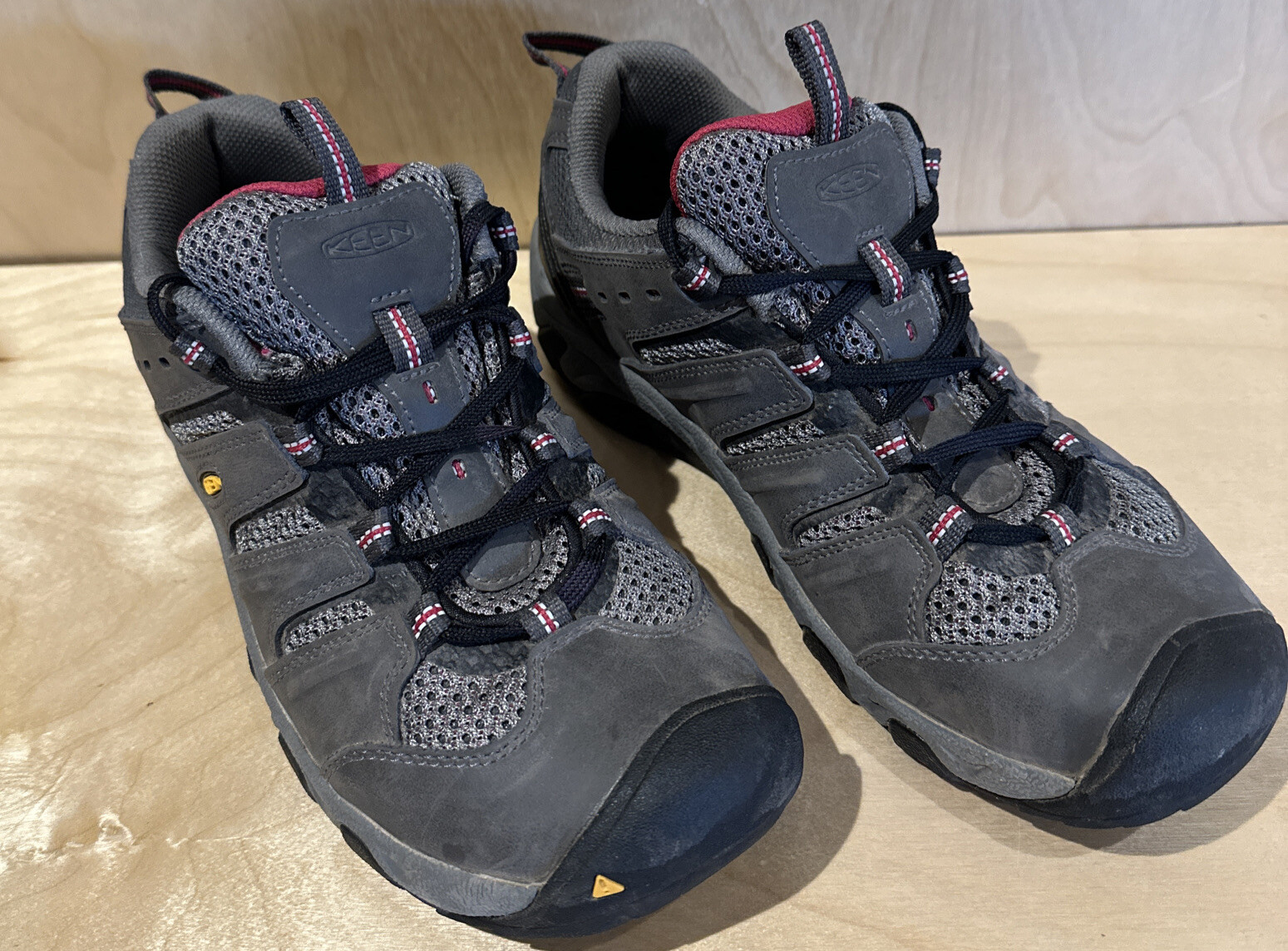 Scarpe da trekking Keen da donna 9 grigie trail top basso stringate con maglia