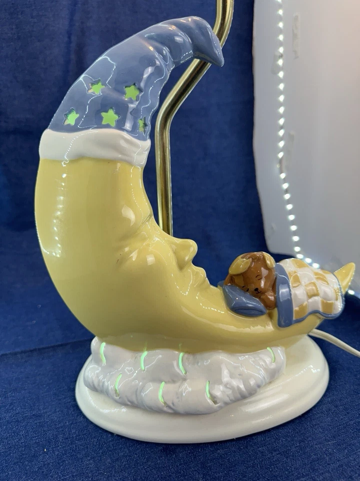 Lâmpada de porcelana vintage urso lua berçário luz noturna década de 1970 MCM decoração quarto de bebê - Imagem 3 de 4