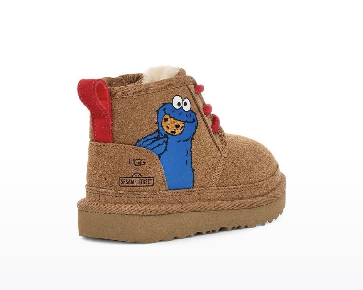 Toddlers UGG X Sesame Friends Neumel II Color Chestnut