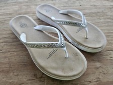 Womens White Size 8 flip flop sandals,blingy