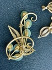 2 PIECE VINTAGE GOLD TONE JADE CABOCHON FILIGREE BROOCH SET COSTUME JEWELRY LOT — photo 6