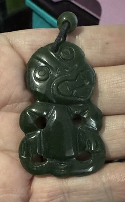 TIKI JADEIT ANHÄNGER TALISMAN & KORDELKETTE (ECKIGE & RUNDE JADEIT PERLEN)