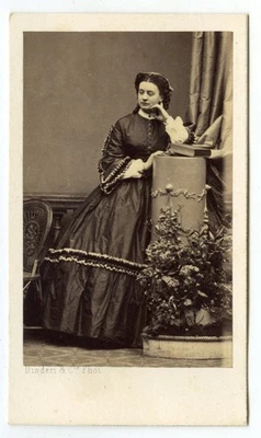 CDV 1860-70 Disdéri. Mlle Ambert. Famille du général Joachim Ambert. Mode. - Photo 1/3