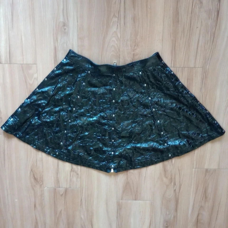 Falda gótica con cremallera de cuero sintético Lip Service Foto 2 de 3