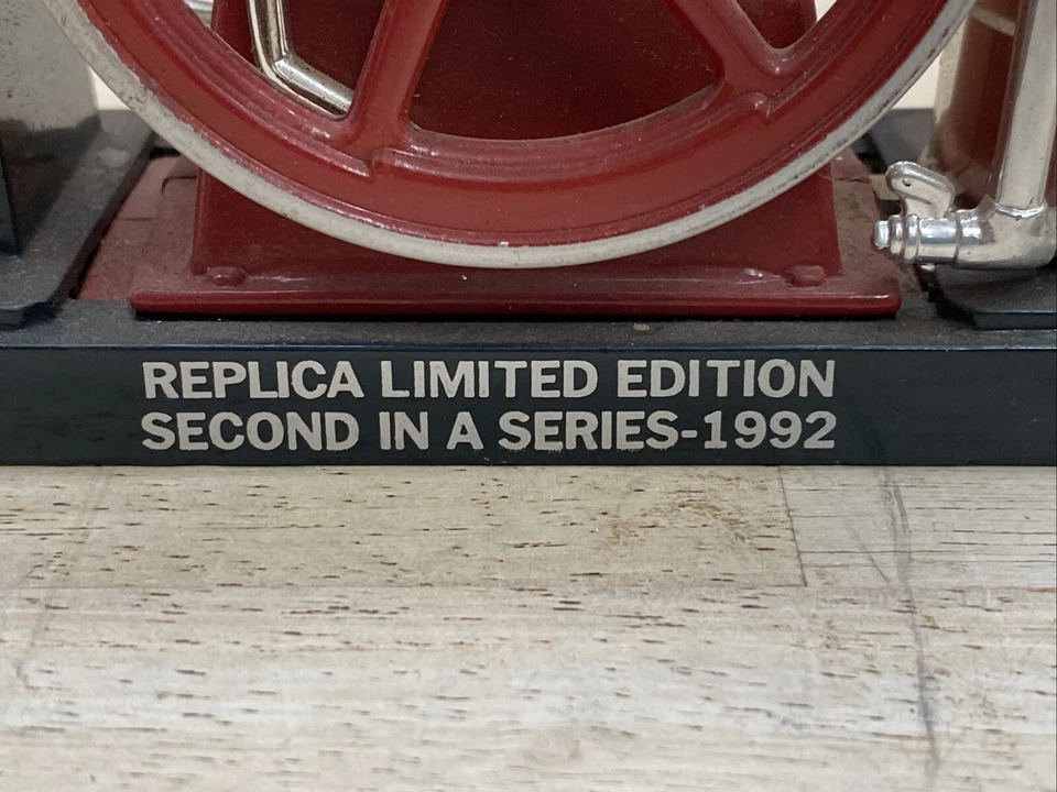 1991 Ertl Case International Harvester Tractor Supply Diecast Antique Engine - Image 4 of 4