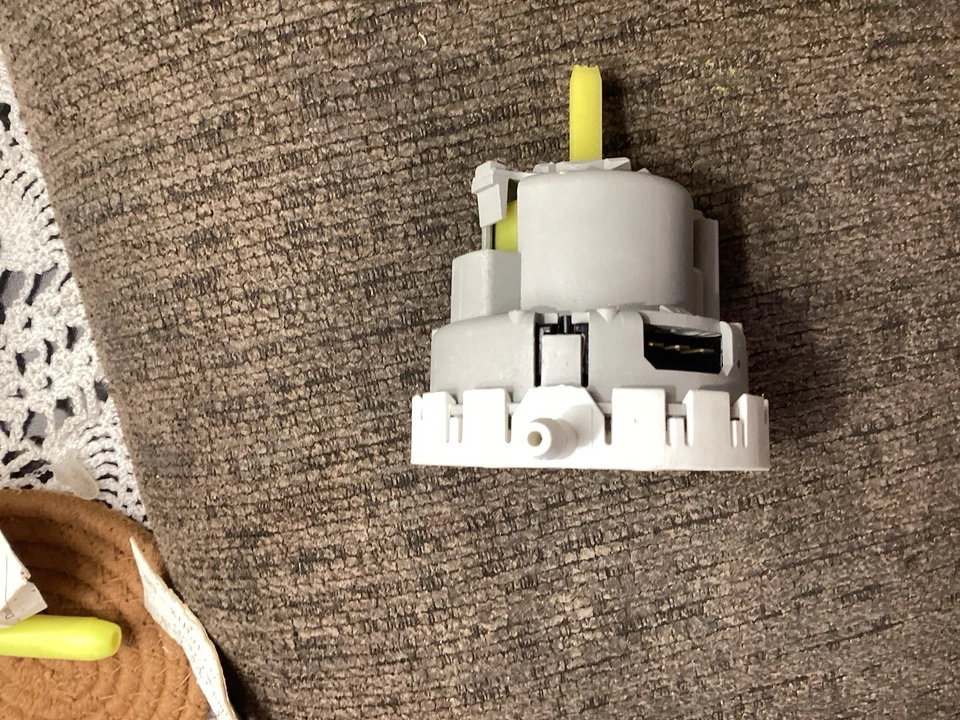 Interruptor de nivel de agua de 2 posiciones Whpw10231385 W10231385 Whirlpool, Maytag Foto 2 de 2