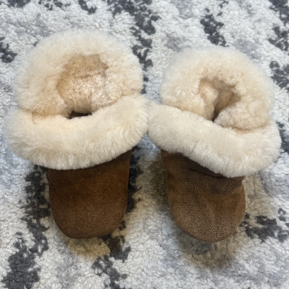 Botines de bebé UGG Lassen castaño *talla 2/3 6-12 meses* Foto 2 de 4