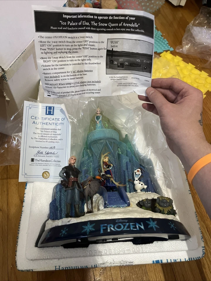 The Hamilton Collection Ice Palace of Elsa Frozen Snow Queen Edición Limitada Foto 2 de 3
