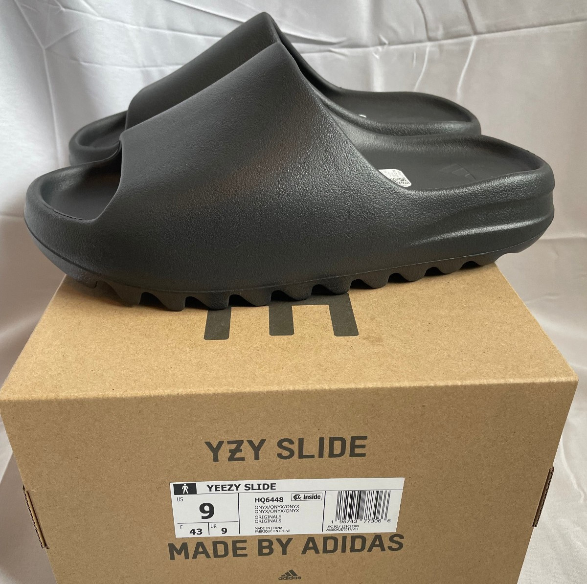 Adidas Yeezy Slide Onyx Size 9 | NEW IN ORIGINAL BOX | 100% AUTHENTIC (HQ6448)  thumbnail 2