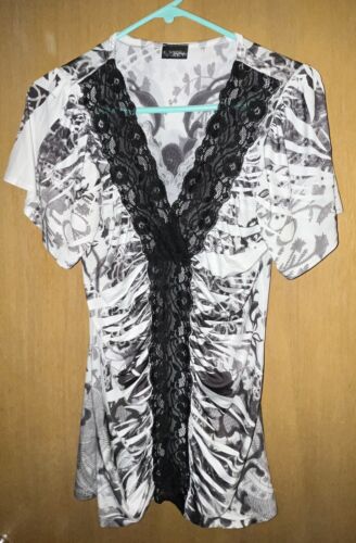 DAYTRIP Blouse Size M Black And White - image 1
