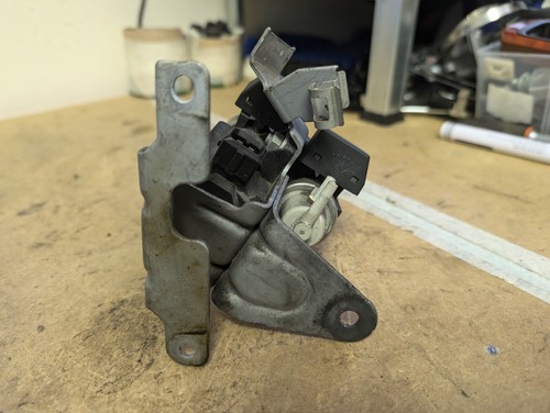 BMW 6 SERIES 650I F12 N63 ENGINE 08-17 VACUUM TURBO SOLENOID VALVE WITH BRACKET - Picture 7 of 9