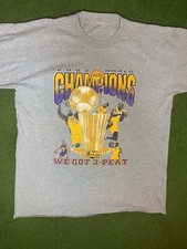 2002 Los Angeles Lakers - Ft. Kobe Bryant and Shaq - Vintage NBA T-Shirt 2XL 