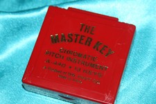 Kratt Chromatic Pitch Pipe with Carrying Case, C-C, Model MK2