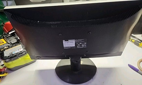 HP S1933, 18.5" LCD MONITOR WITH STAND Warranty included - Free Shipping - Picture 3 of 4