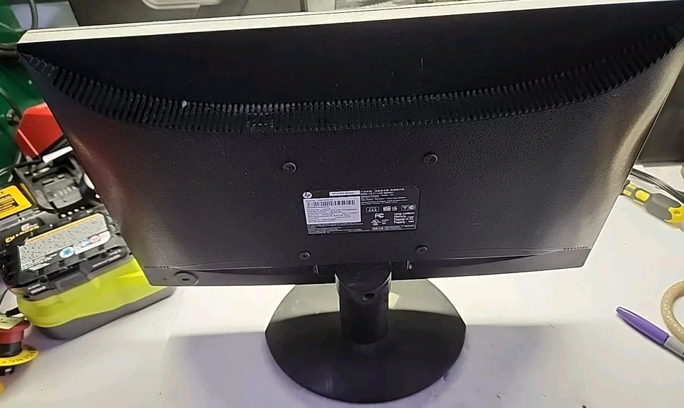 HP S1933, 18.5" LCD MONITOR WITH STAND Warranty included - Free Shipping - Image 3 of 4